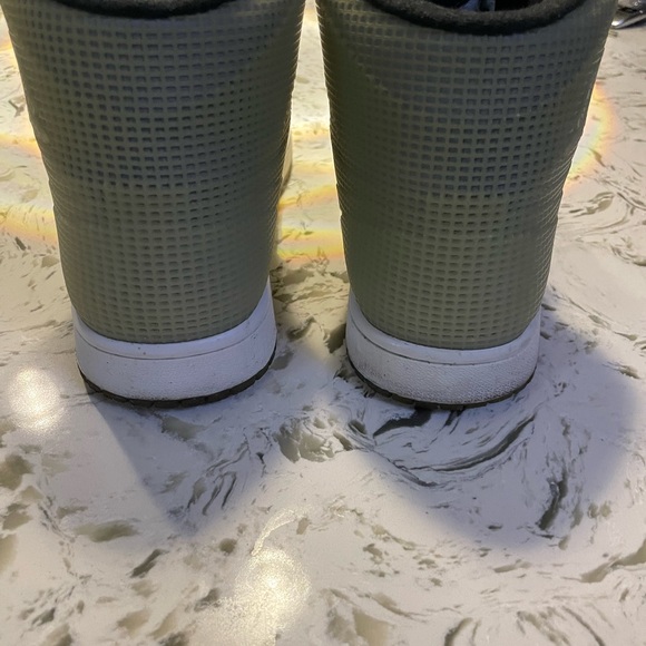 Mens air Jordan 1’s glow in the dark limited edition sneaker size 8.5 - Picture 4 of 4